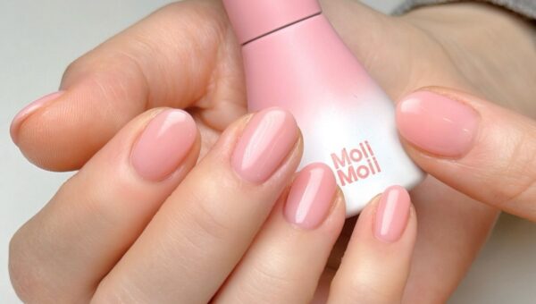 Аккуратный маникюр без дизайна: как выглядит сейчас