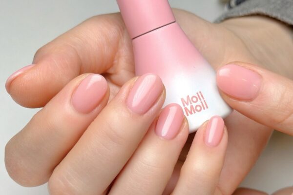 Аккуратный маникюр без дизайна: как выглядит сейчас