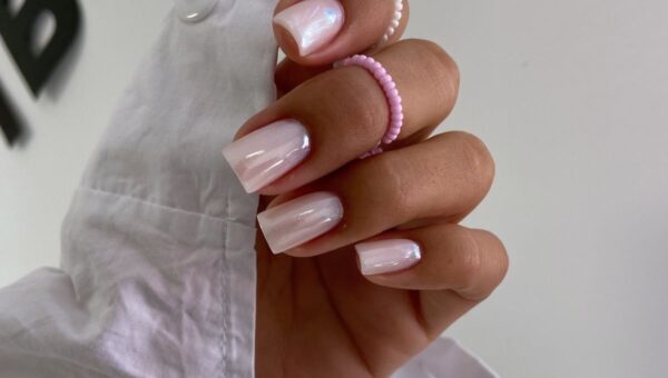 Маникюр без плотного покрытия: легкий эффект на ногтях