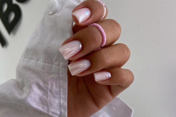 Маникюр без плотного покрытия: легкий эффект на ногтях