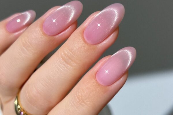Маникюр с мягким блеском: альтернатива глянцу