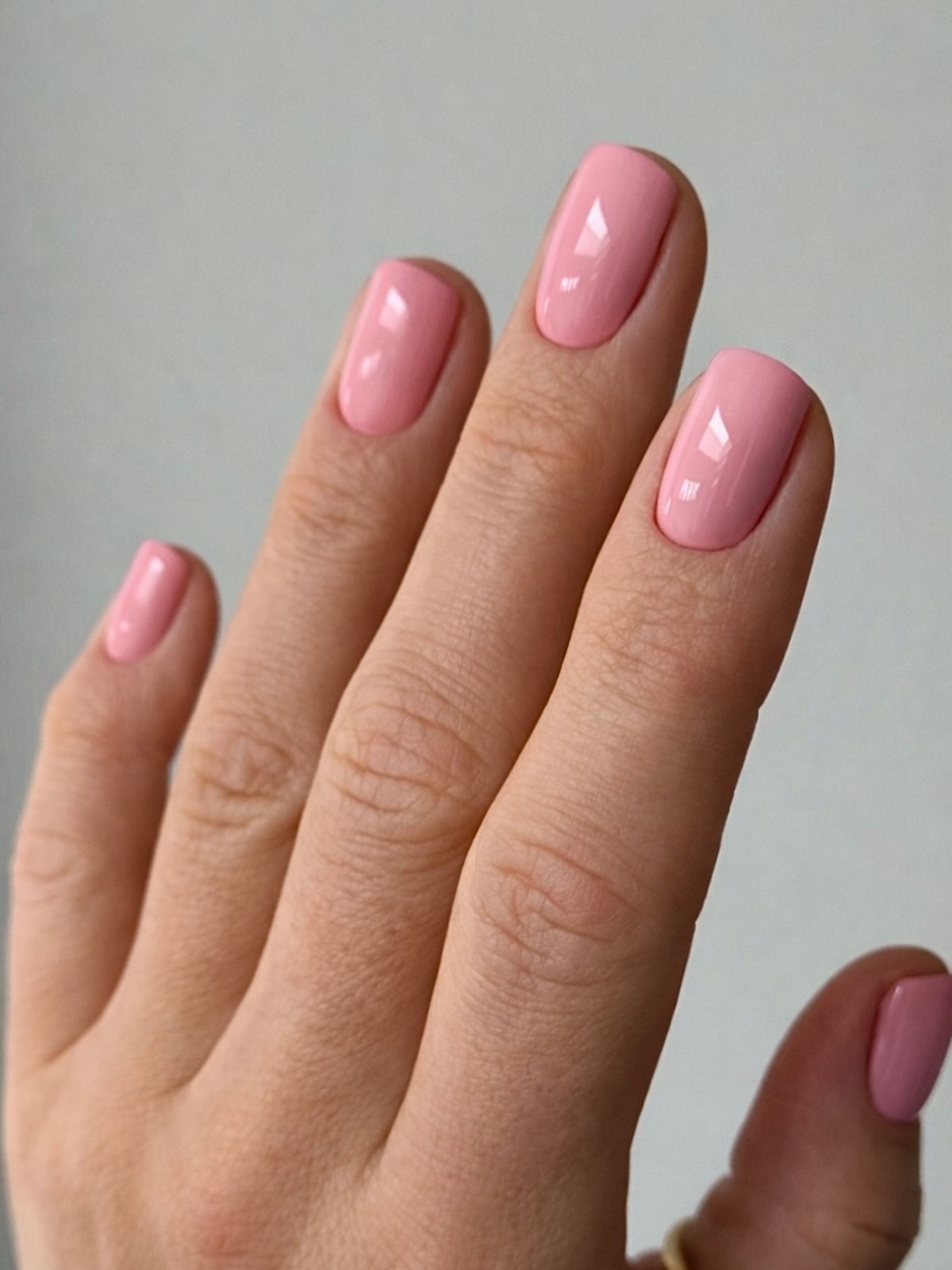 Аккуратный маникюр без дизайна: как выглядит сейчас