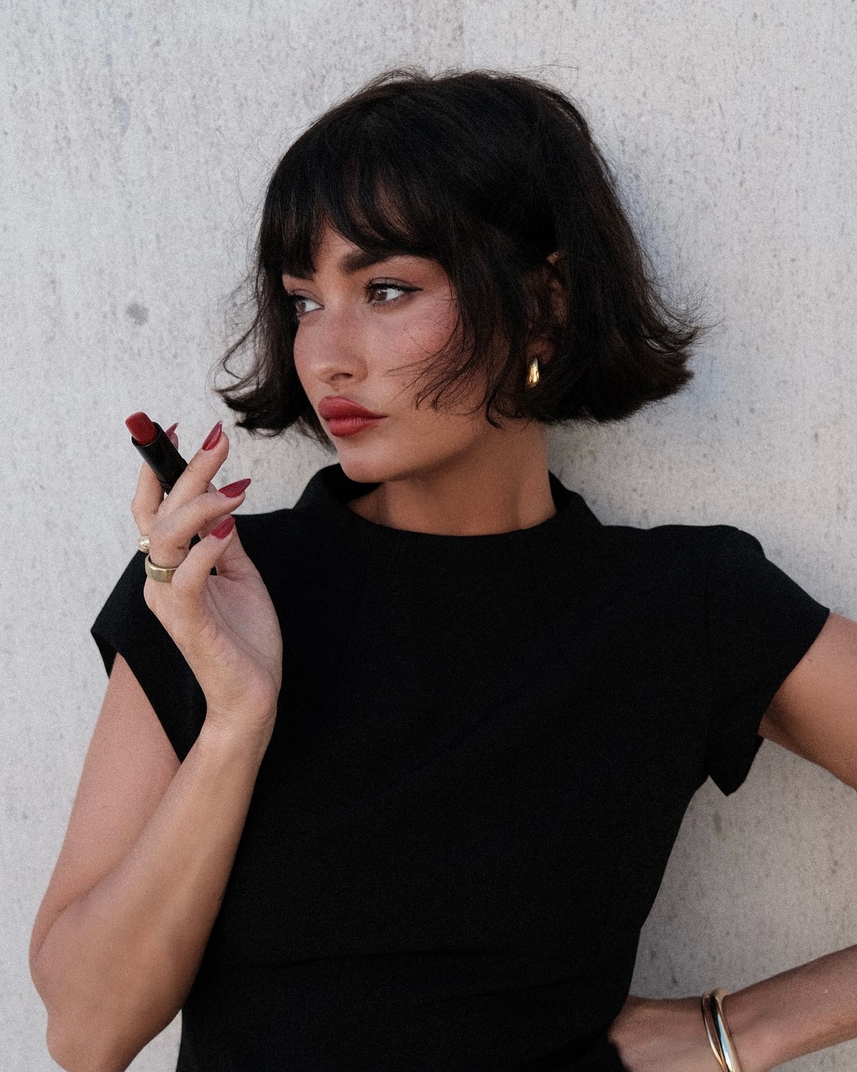 Что в прическе делает образ неухоженным