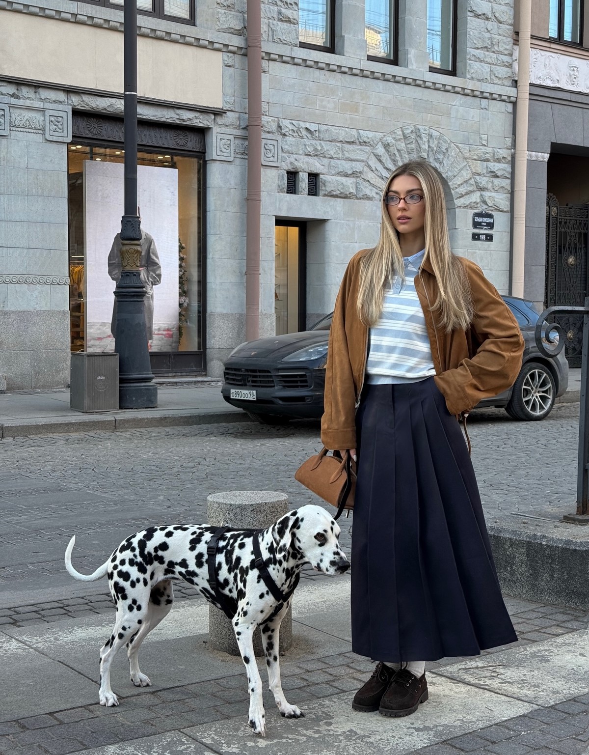 Этот цвет в одежде делает образ аккуратнее без усилий