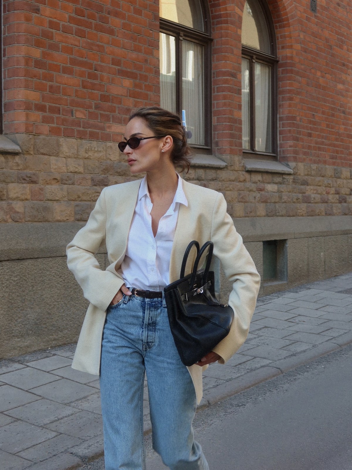 Простая одежда без лишних деталей: почему она выглядит аккуратнее