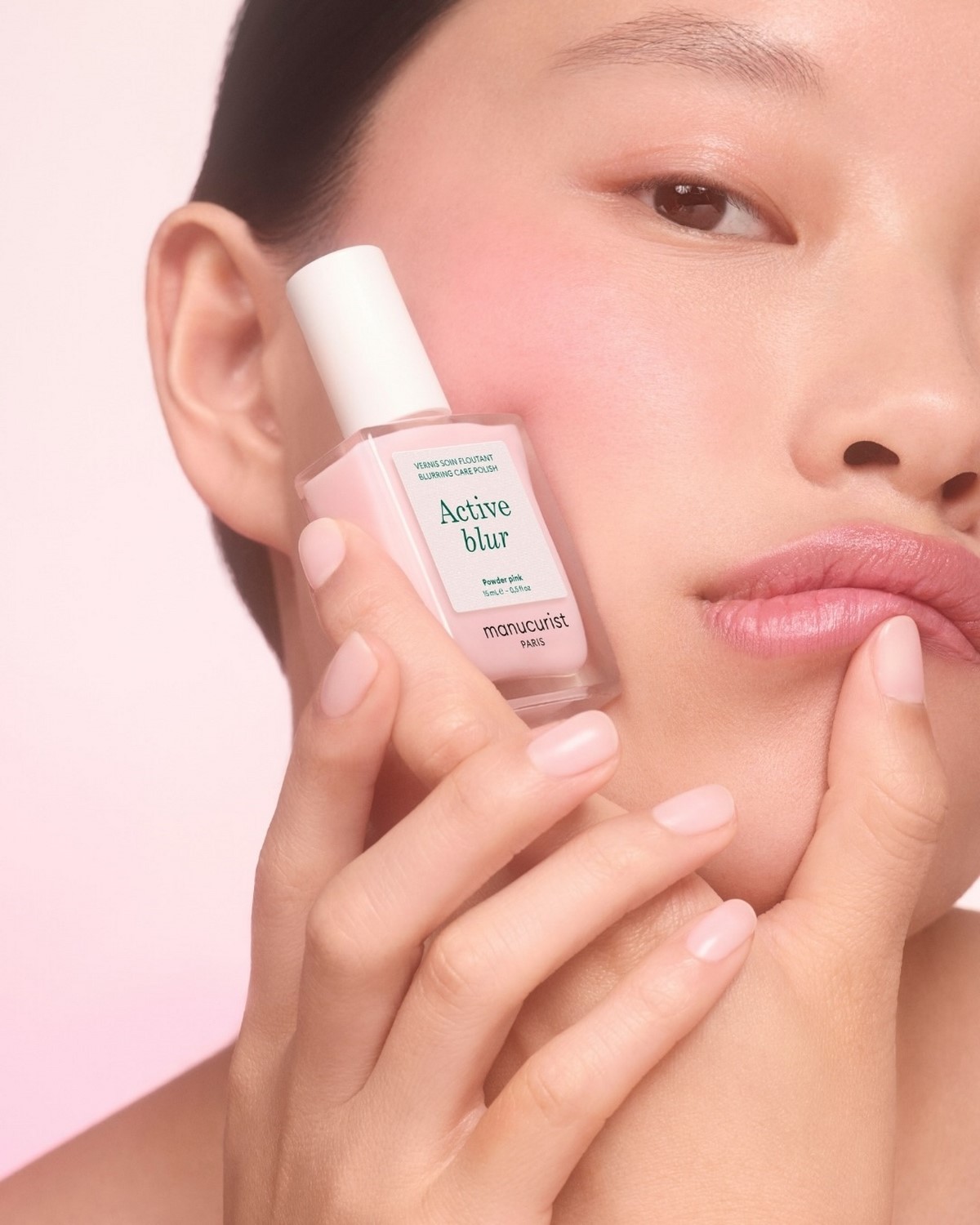 Этот эффект в маникюре делает руки ухоженными — но его почти не видно