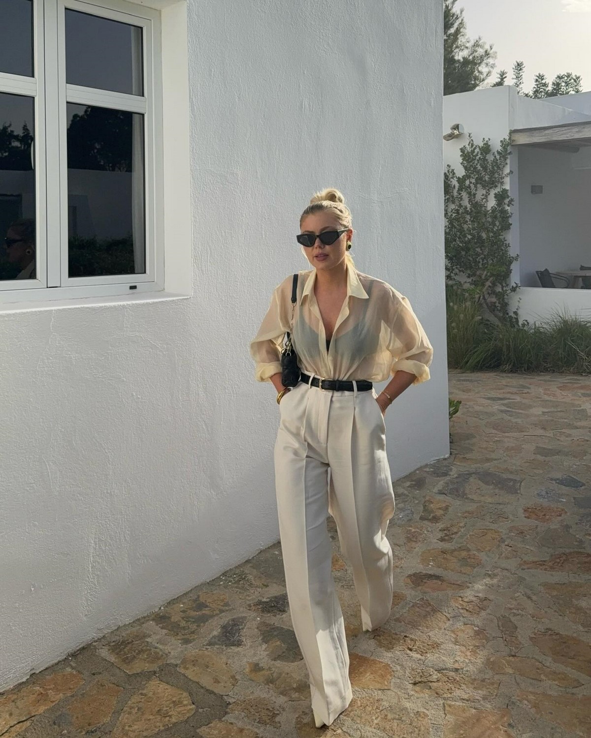 Этот цвет в одежде делает образ аккуратнее без усилий