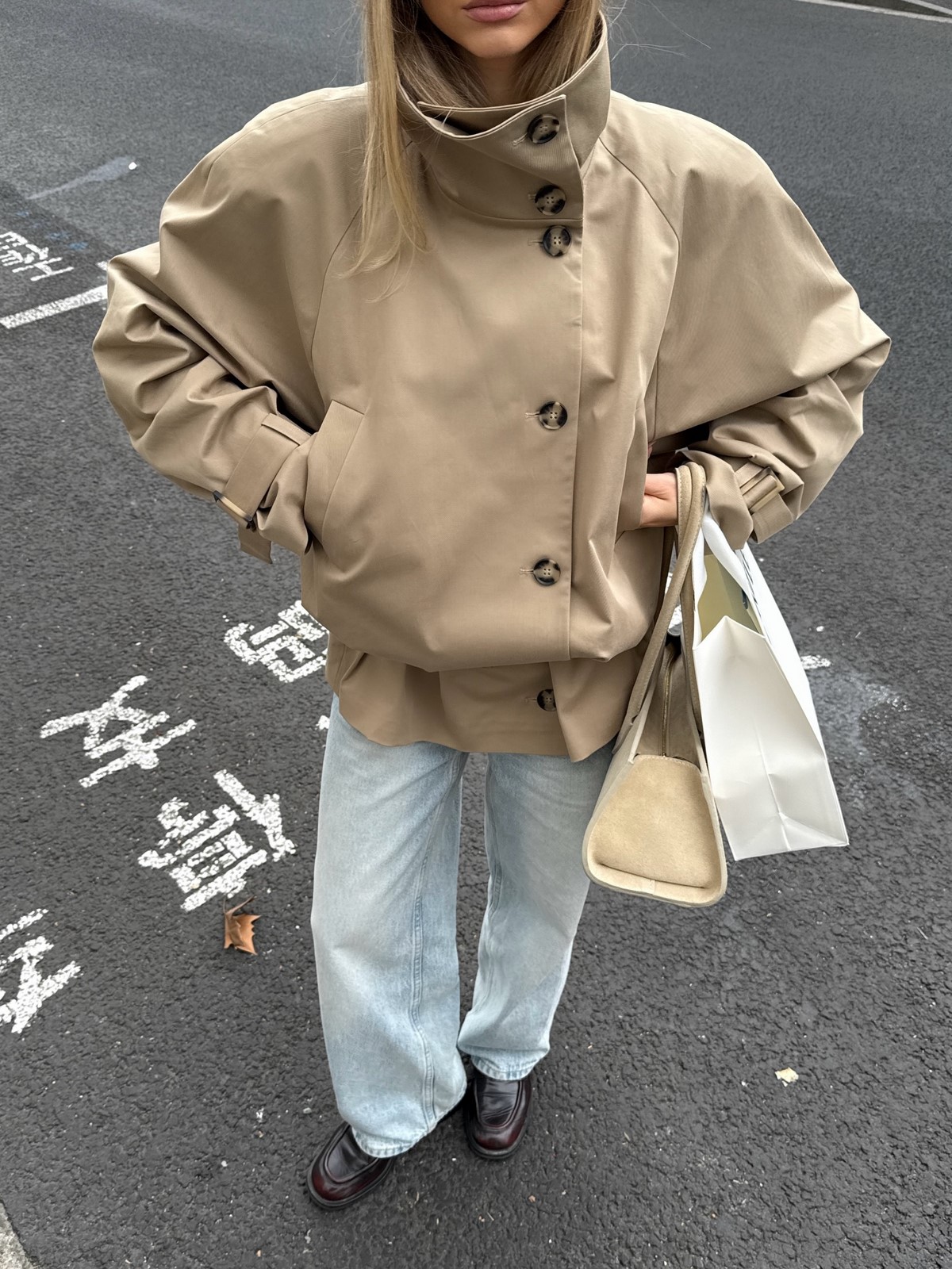 Этот цвет в одежде делает образ аккуратнее без усилий