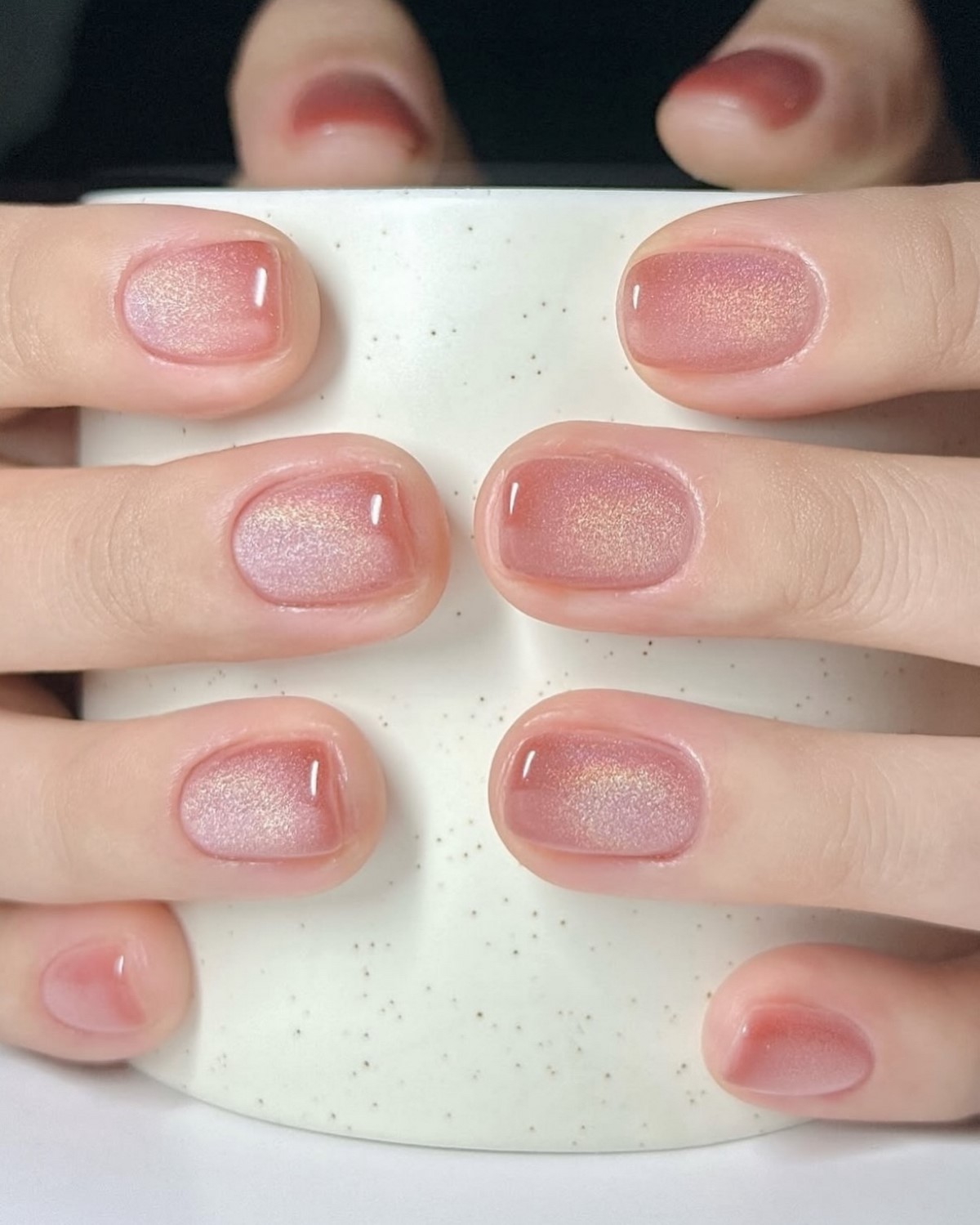 Маникюр с мягким блеском: альтернатива глянцу