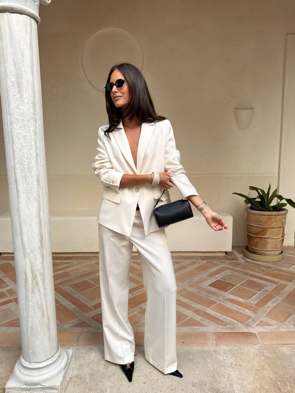 Простая одежда без лишних деталей: почему она выглядит аккуратнее