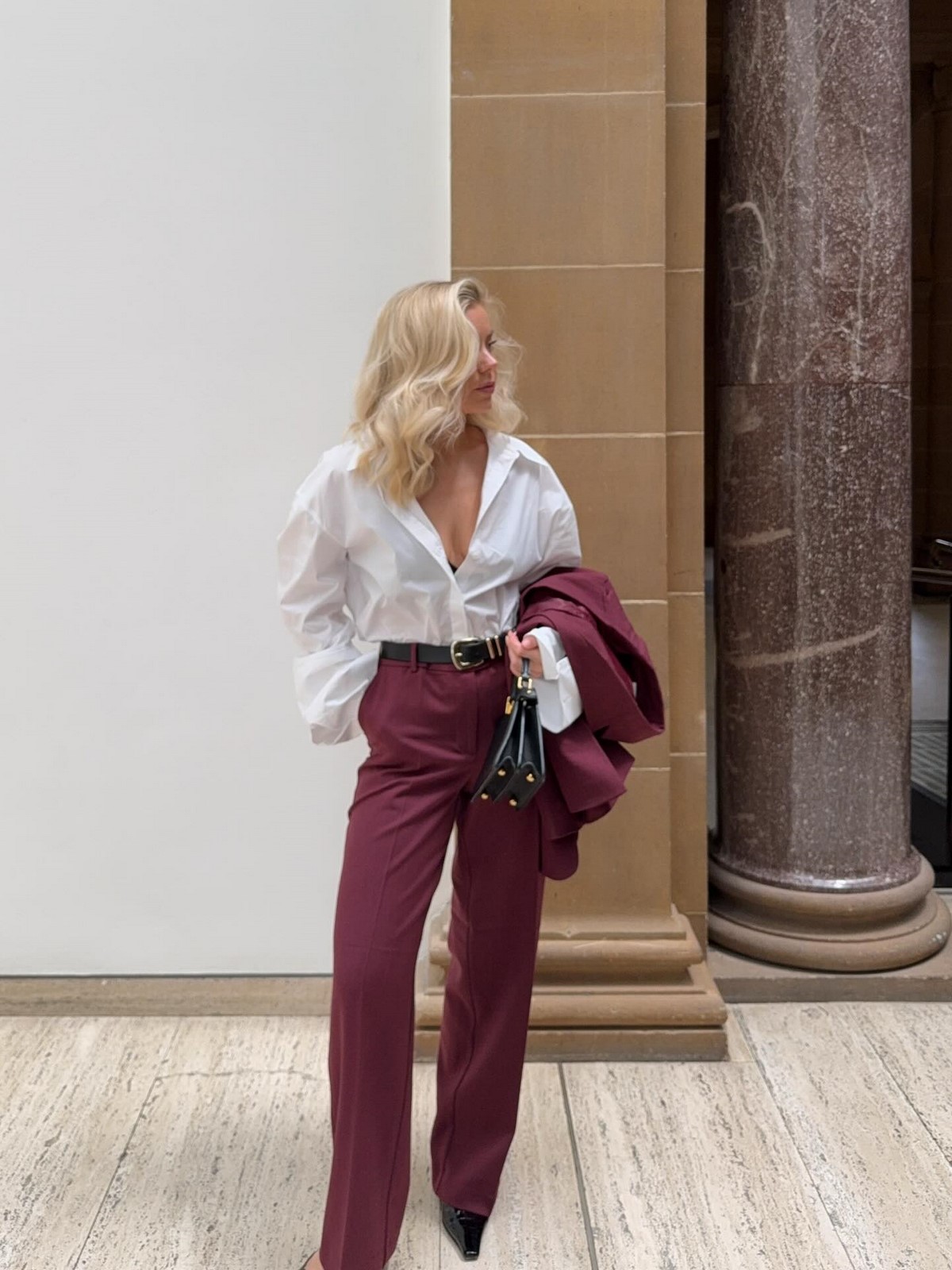 Этот цвет в одежде делает образ аккуратнее без усилий