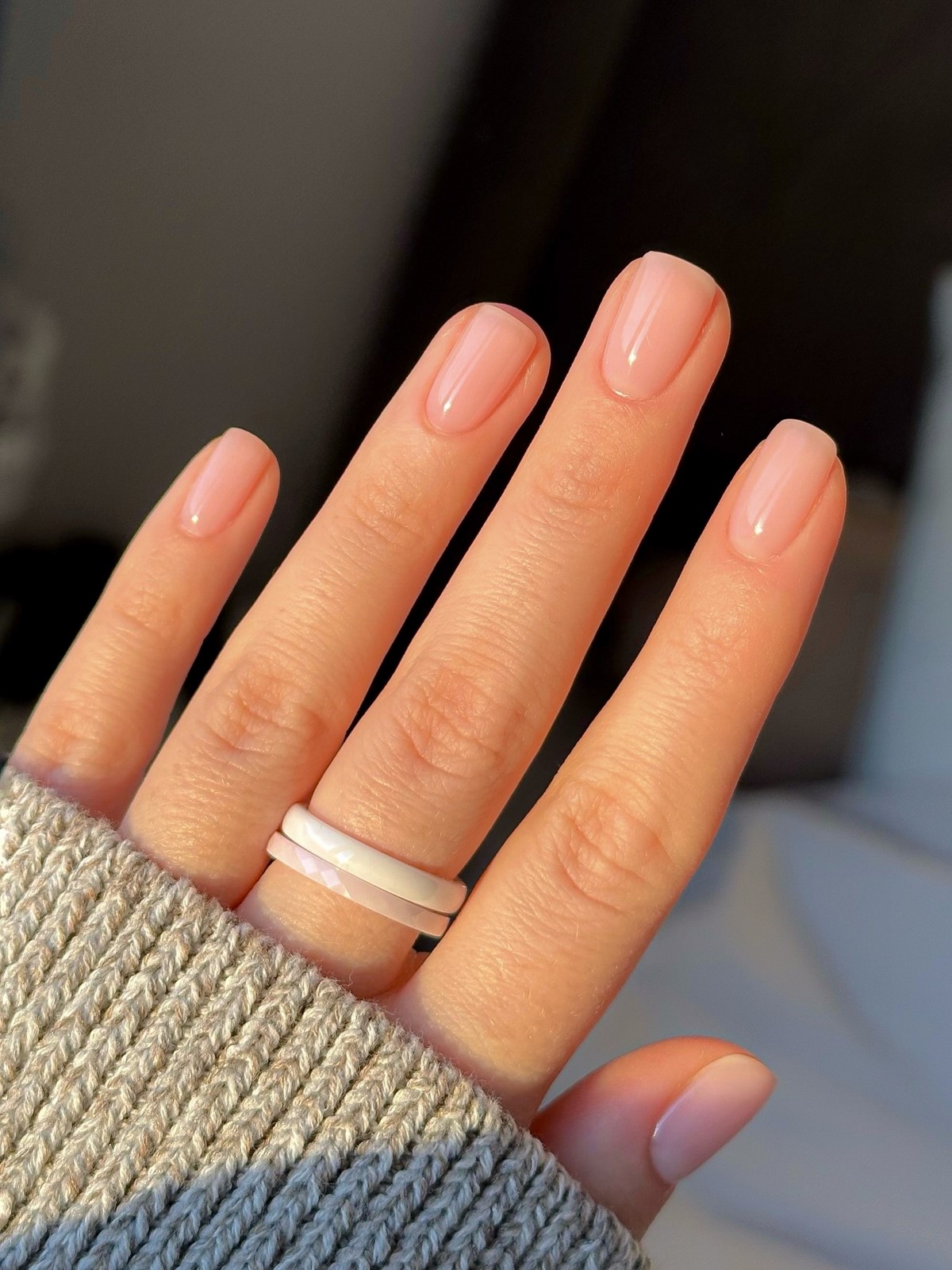 Маникюр без плотного покрытия: легкий эффект на ногтях