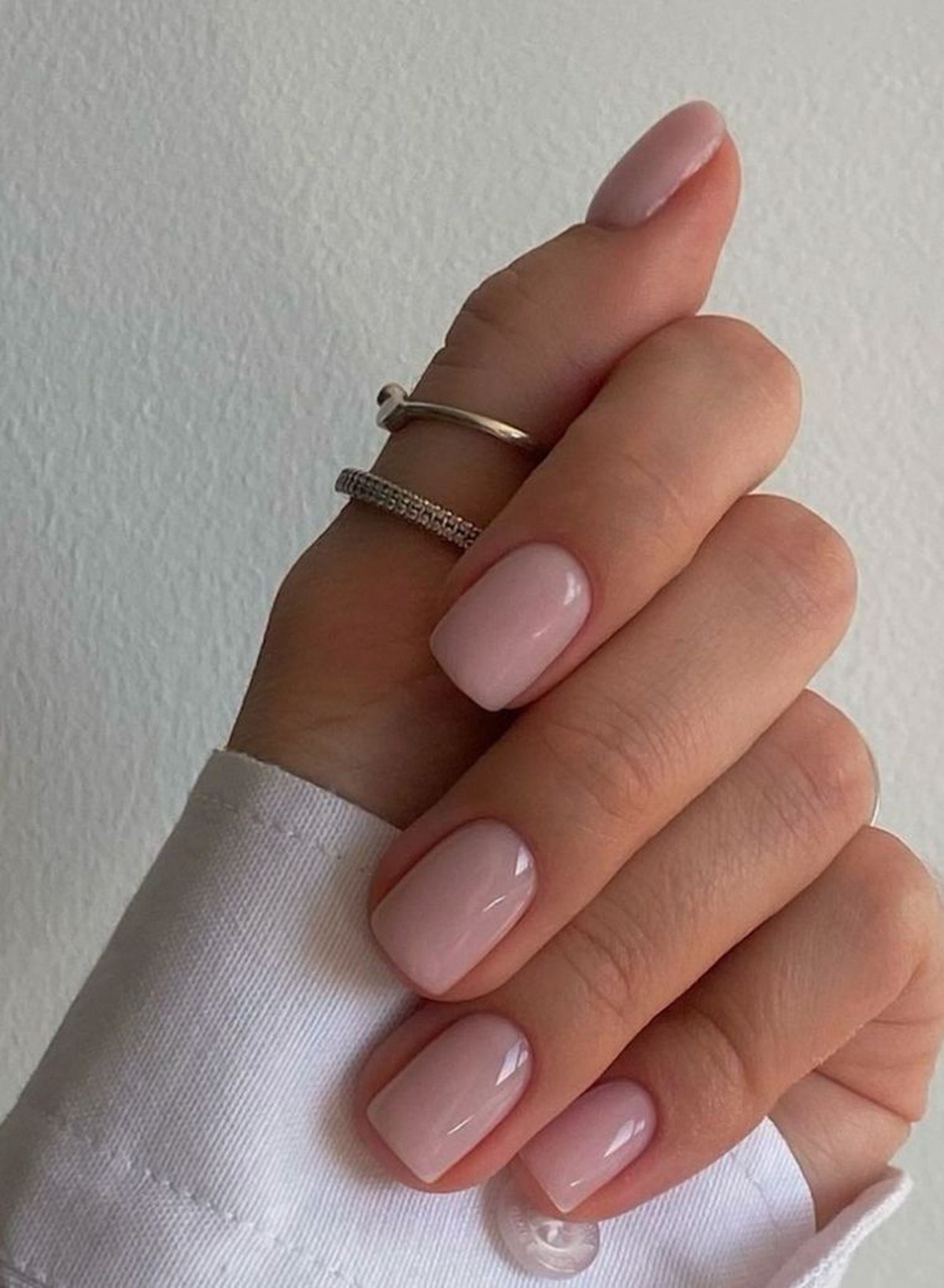 Аккуратный маникюр без дизайна: как выглядит сейчас
