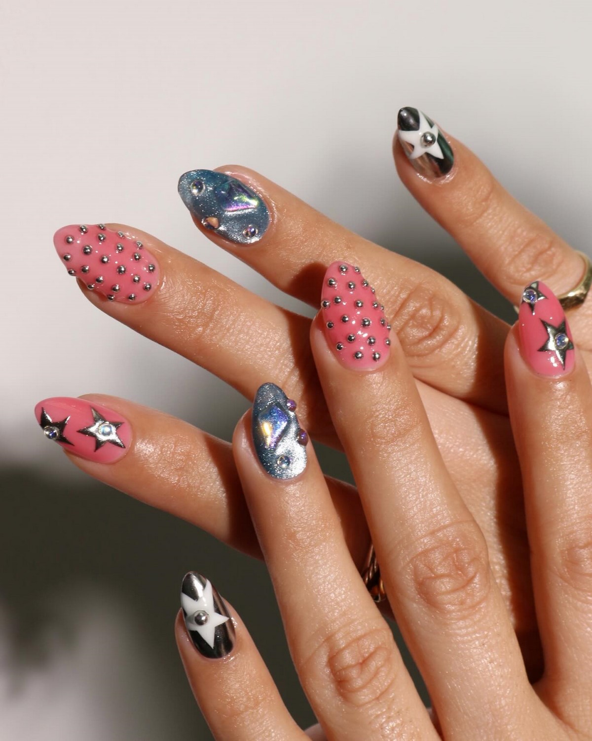 Что делает маникюр визуально неаккуратным