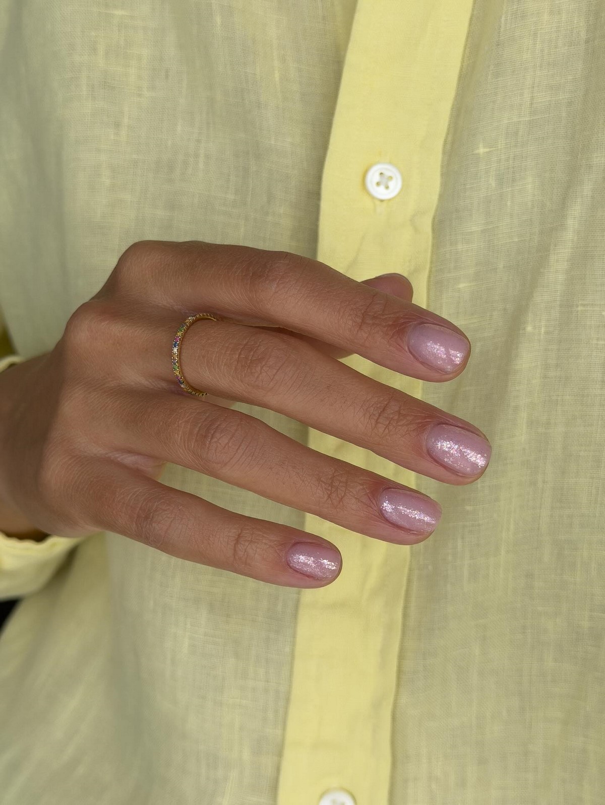 Маникюр с мягким блеском: альтернатива глянцу