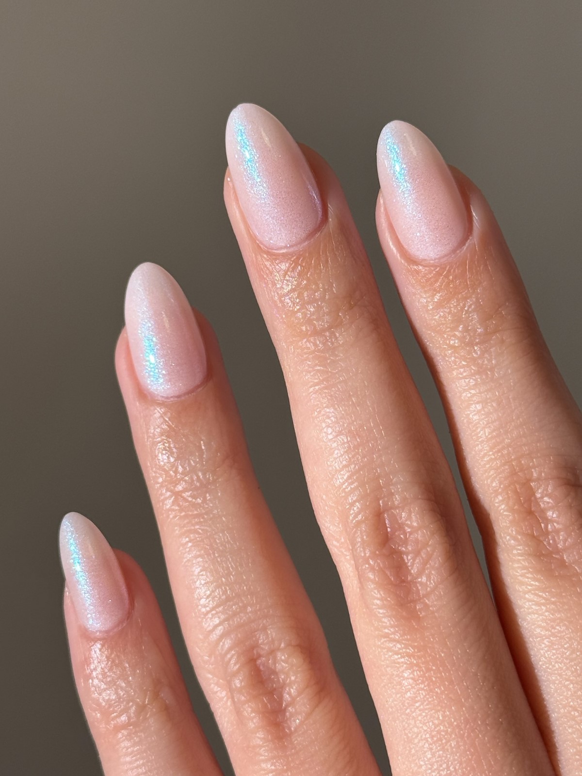 Аккуратный маникюр без дизайна: как выглядит сейчас