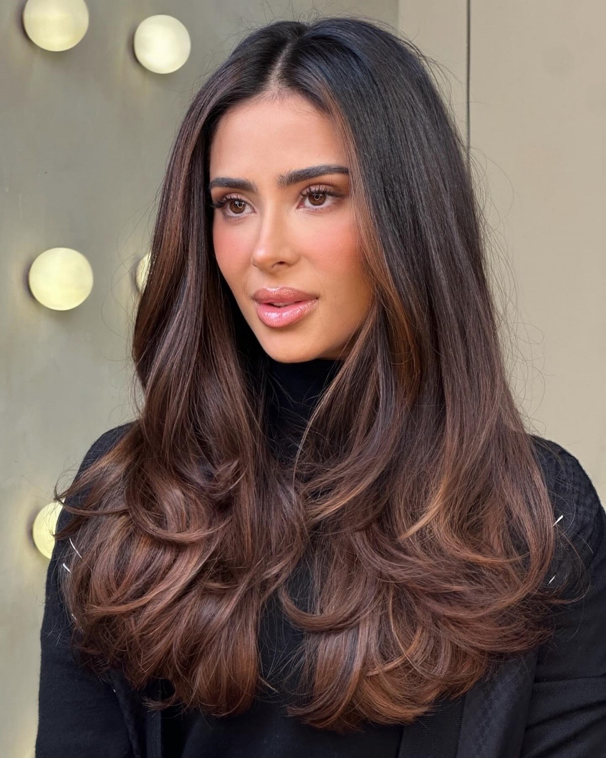 Что в прическе делает образ неухоженным