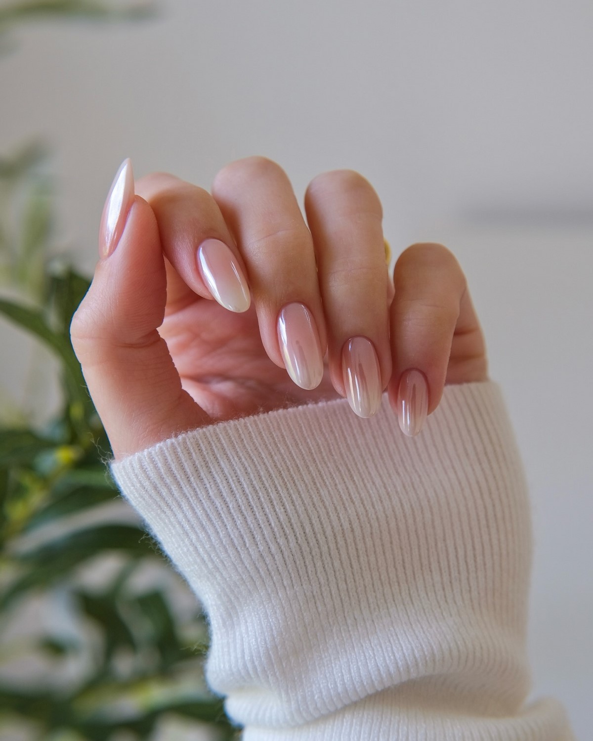 Аккуратный маникюр без дизайна: как выглядит сейчас