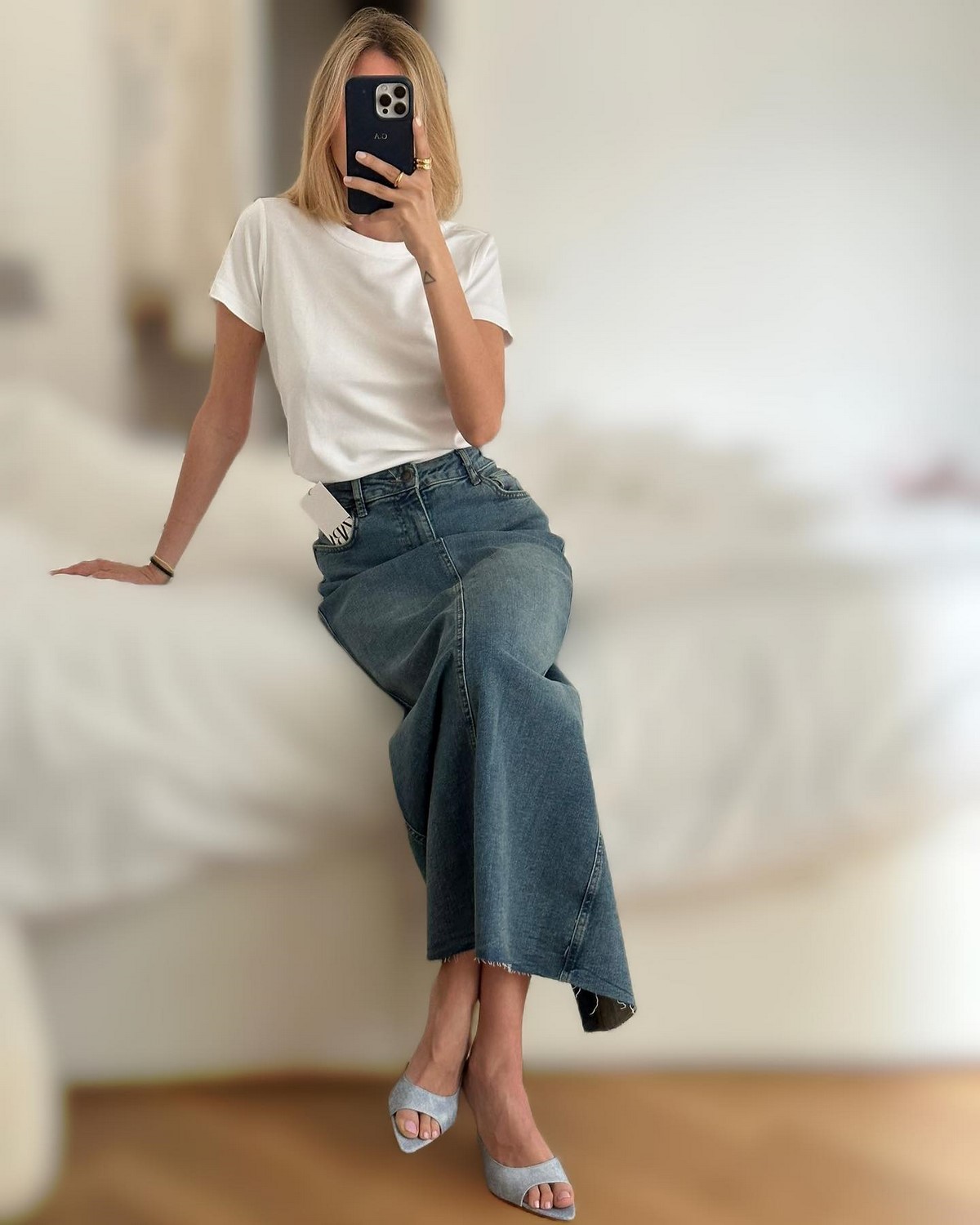 Простая одежда без лишних деталей: почему она выглядит аккуратнее