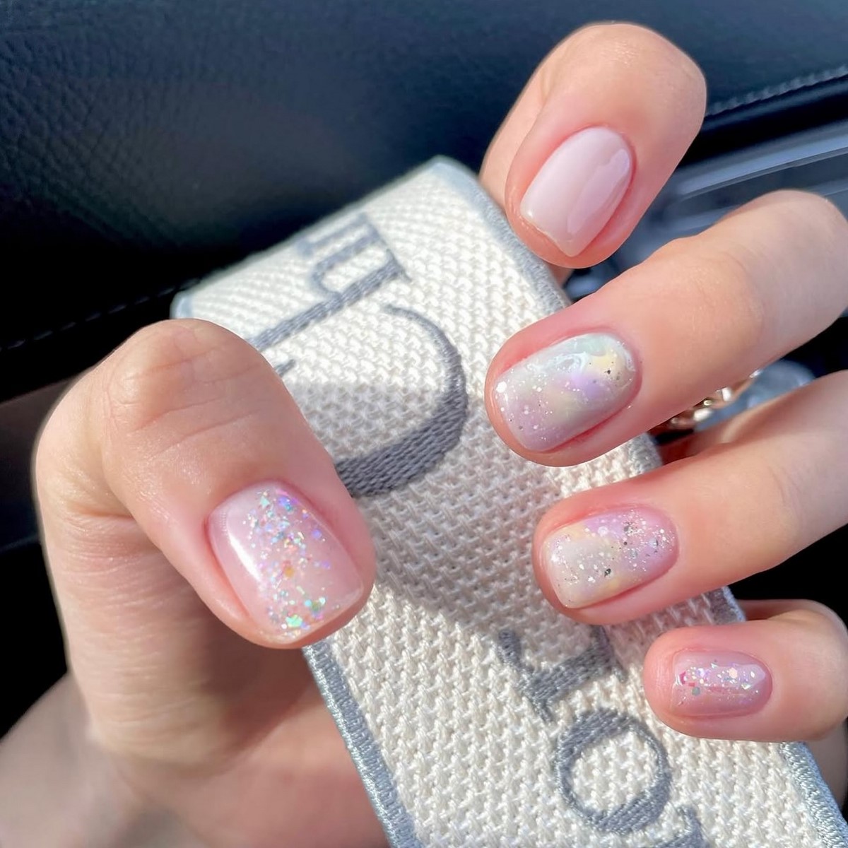 Маникюр с мягким блеском: альтернатива глянцу