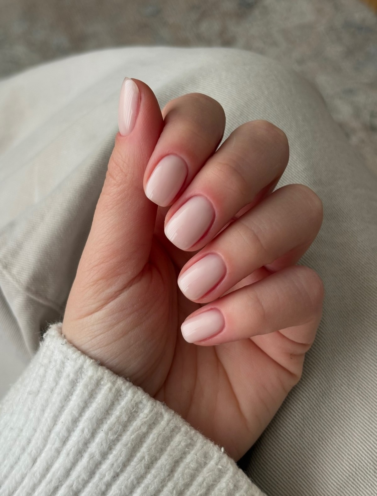 Аккуратный маникюр без дизайна: как выглядит сейчас
