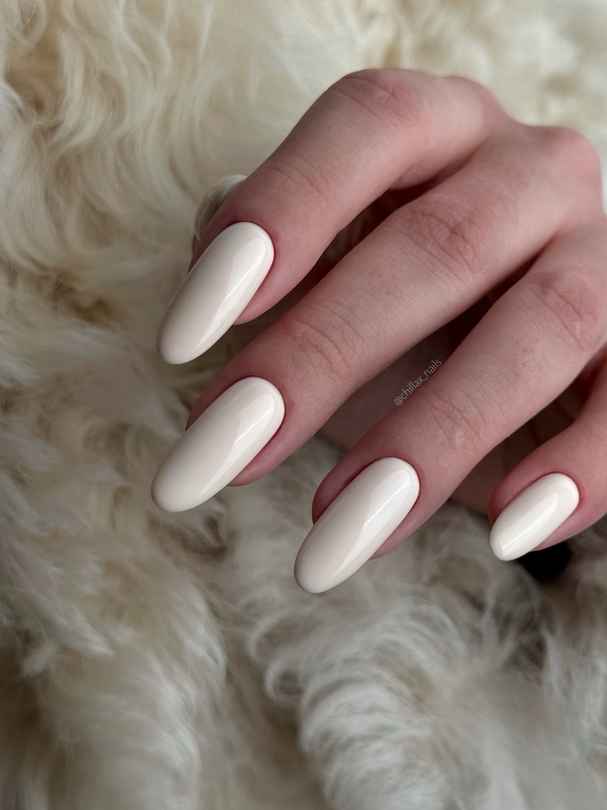 Аккуратный маникюр без дизайна: как выглядит сейчас