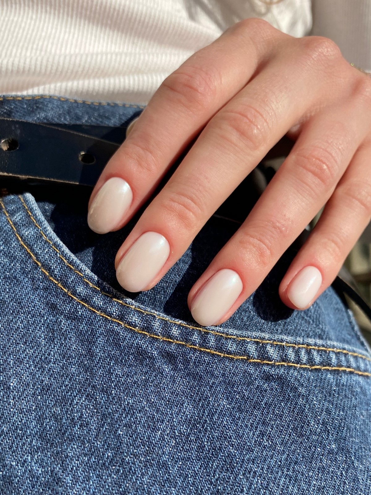 Аккуратный маникюр без дизайна: как выглядит сейчас