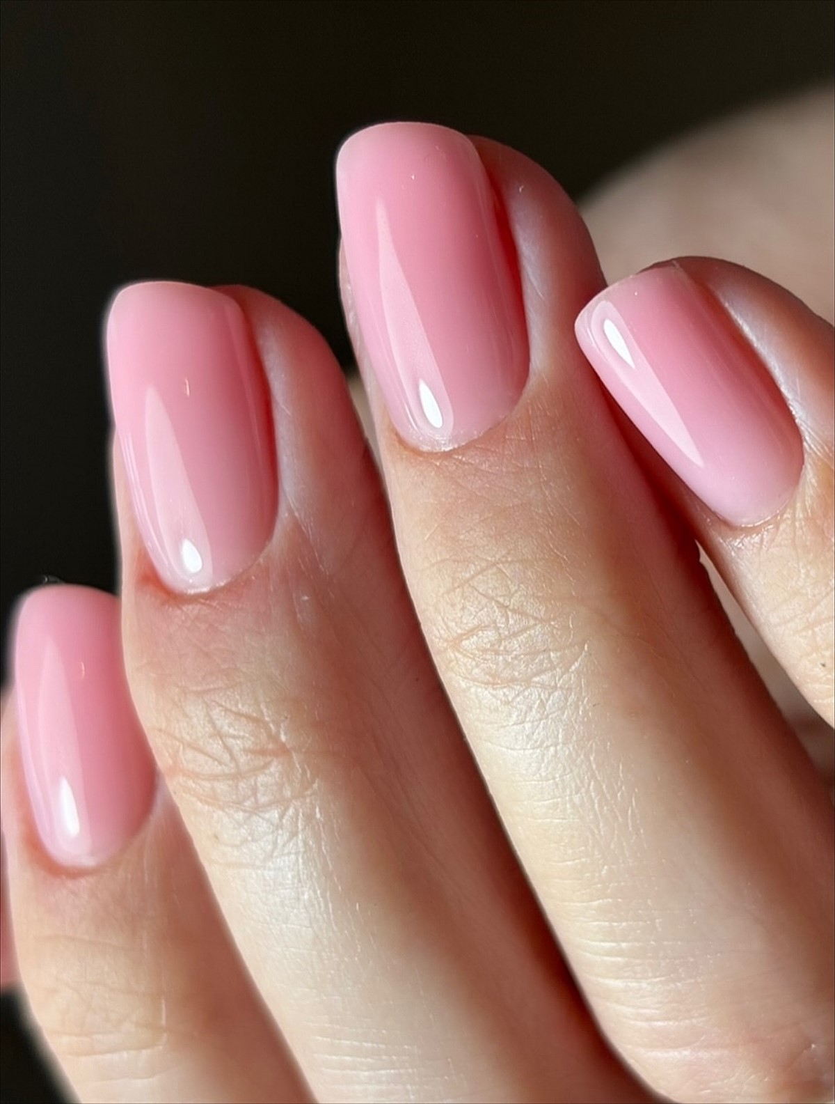 Аккуратный маникюр без дизайна: как выглядит сейчас