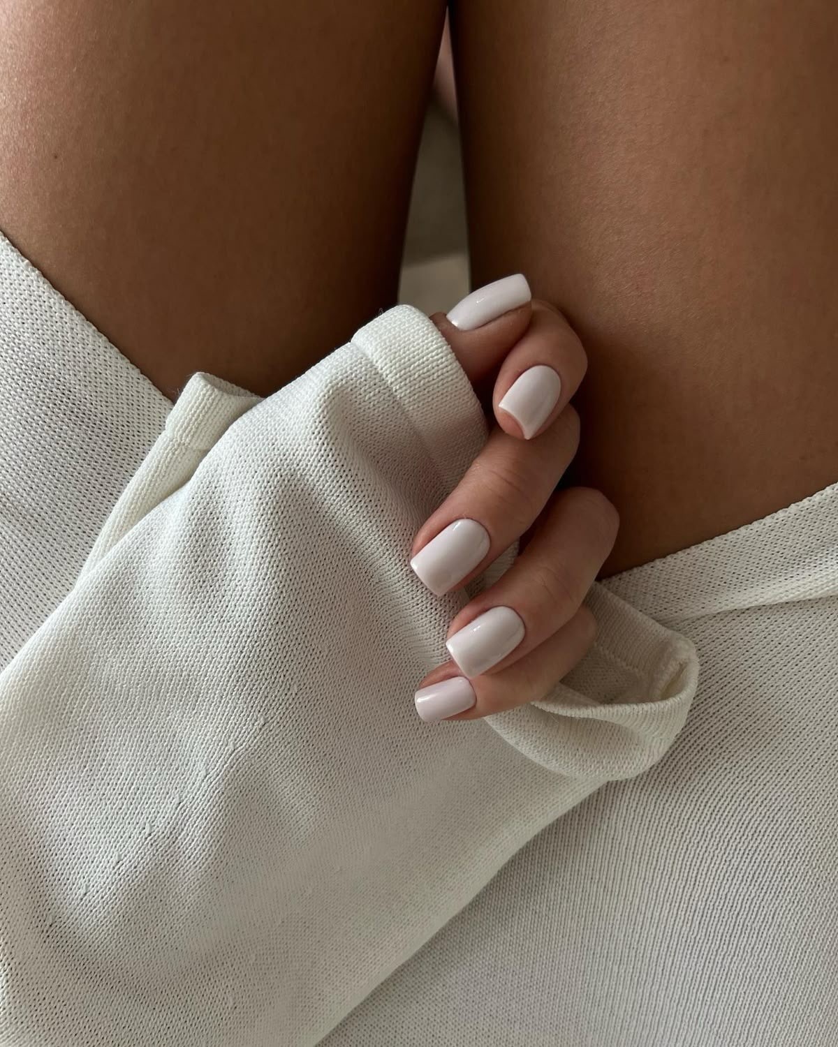 Аккуратный маникюр без дизайна: как выглядит сейчас