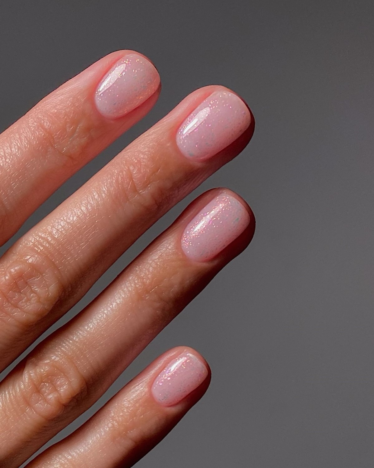 Аккуратный маникюр без дизайна: как выглядит сейчас