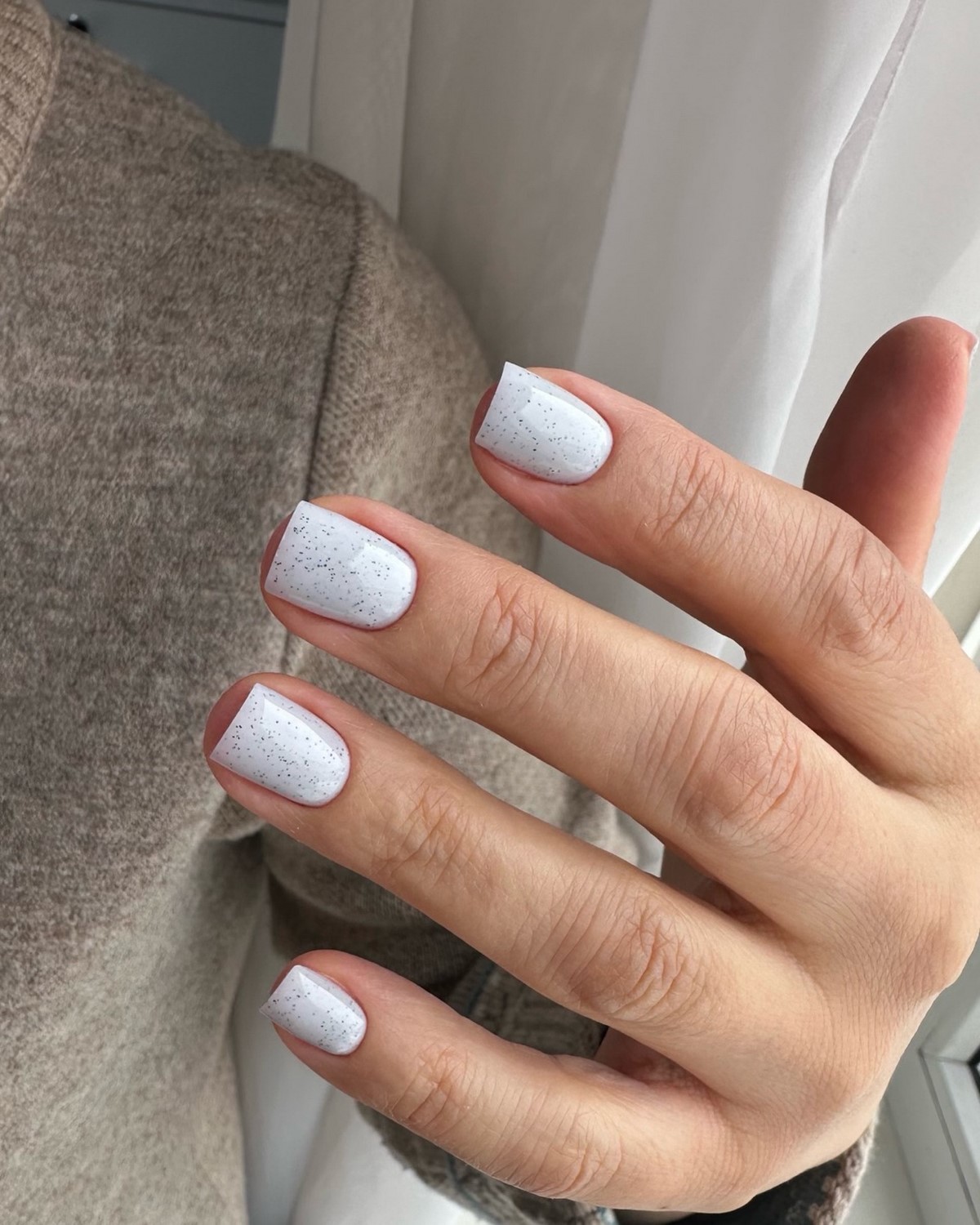 Аккуратный маникюр без дизайна: как выглядит сейчас