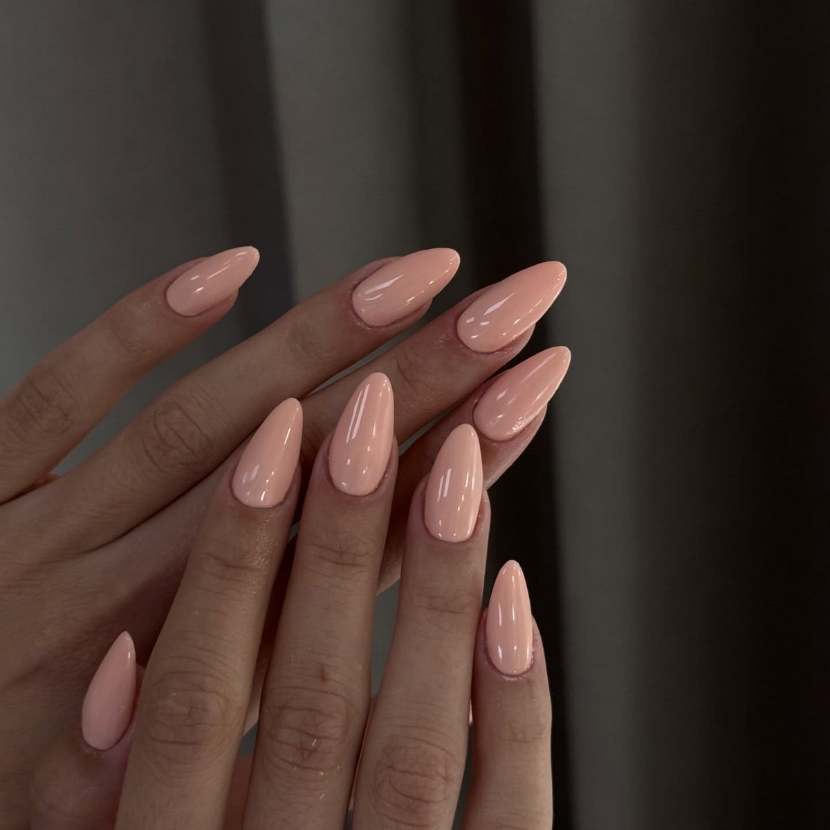 Аккуратный маникюр без дизайна: как выглядит сейчас