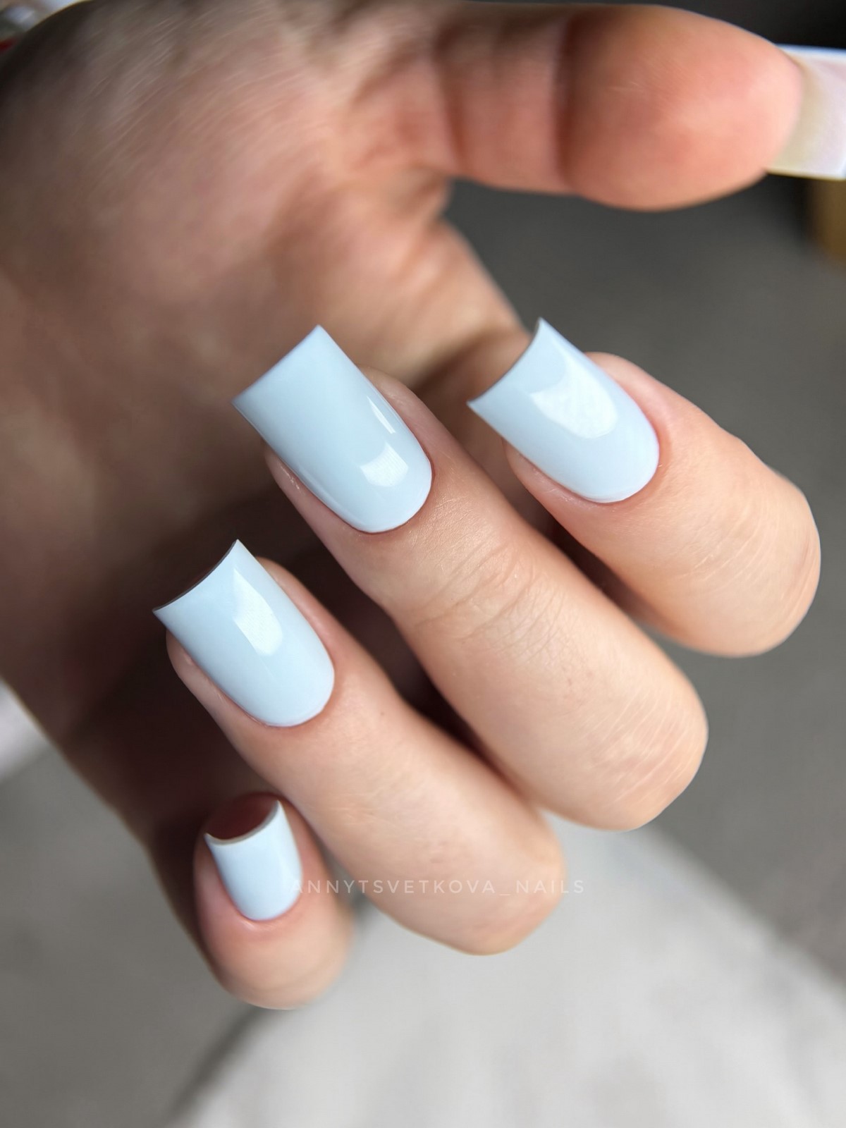 Аккуратный маникюр без дизайна: как выглядит сейчас