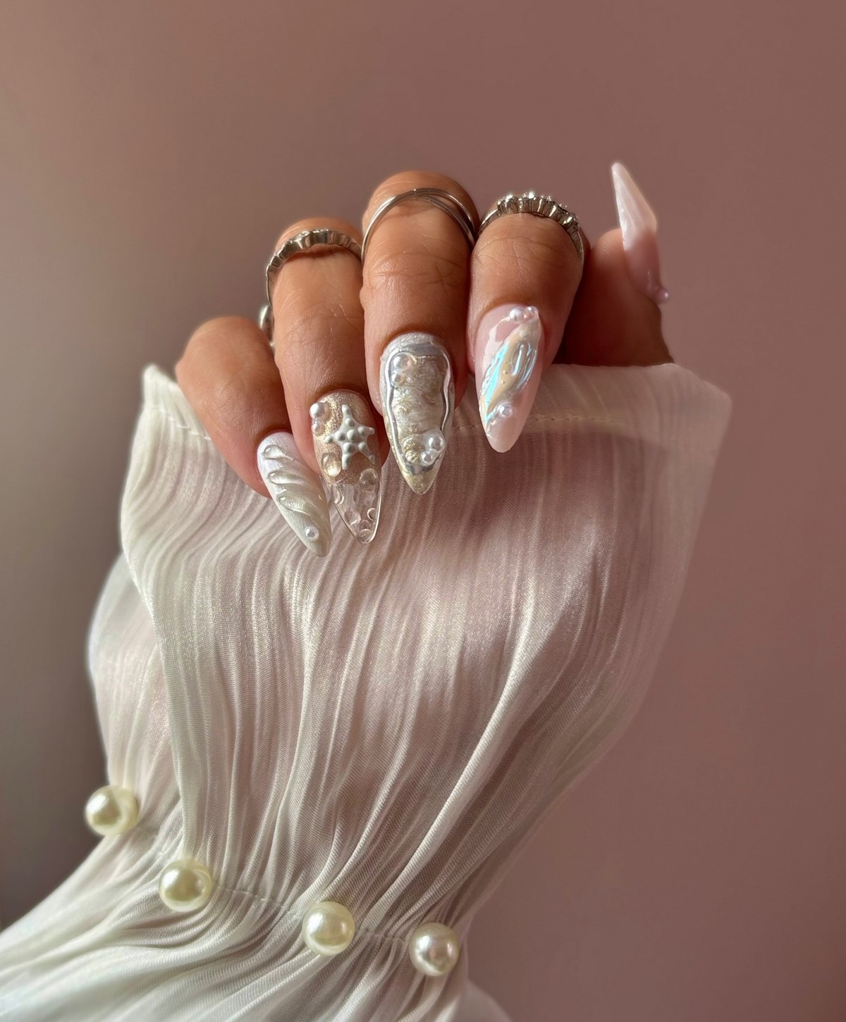 Что делает маникюр визуально неаккуратным