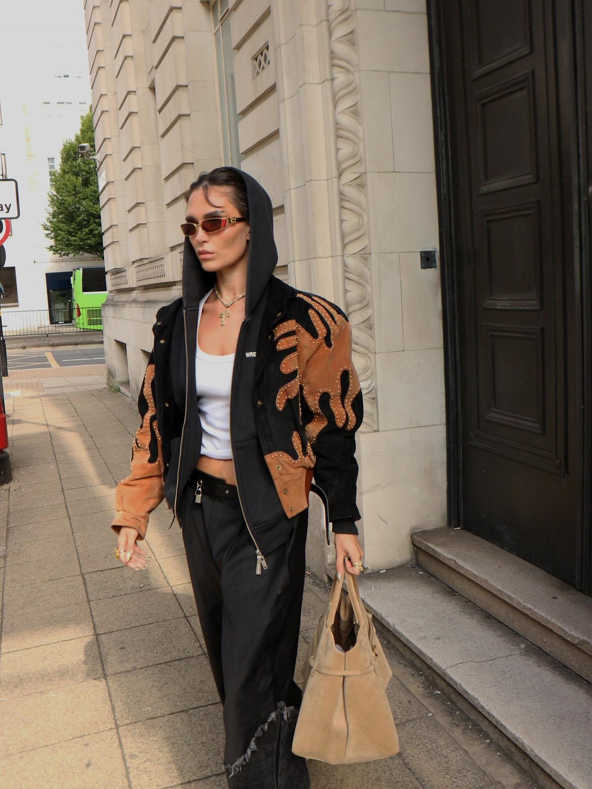 Что в одежде делает образ визуально перегруженным