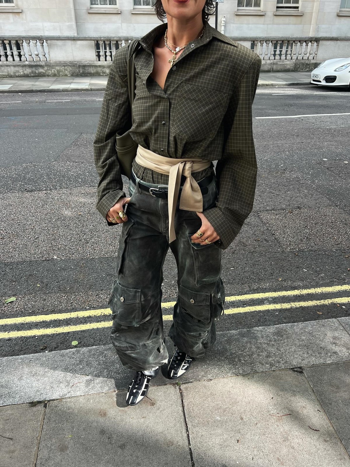 Что в одежде делает образ визуально перегруженным