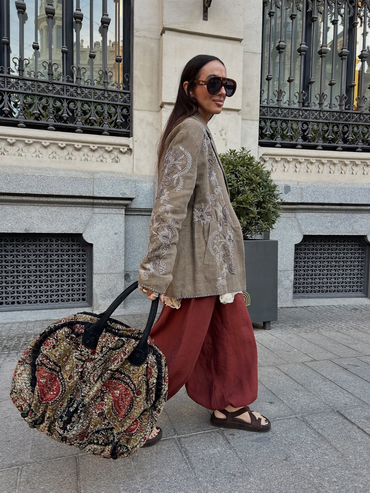 Что в одежде делает образ визуально перегруженным