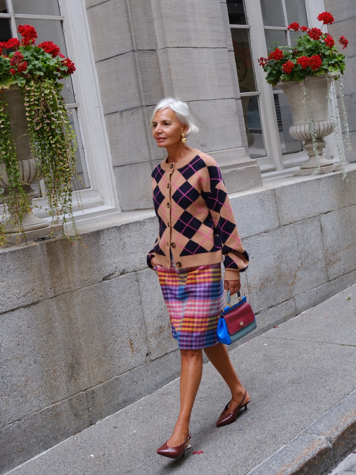 Что в одежде делает образ визуально перегруженным