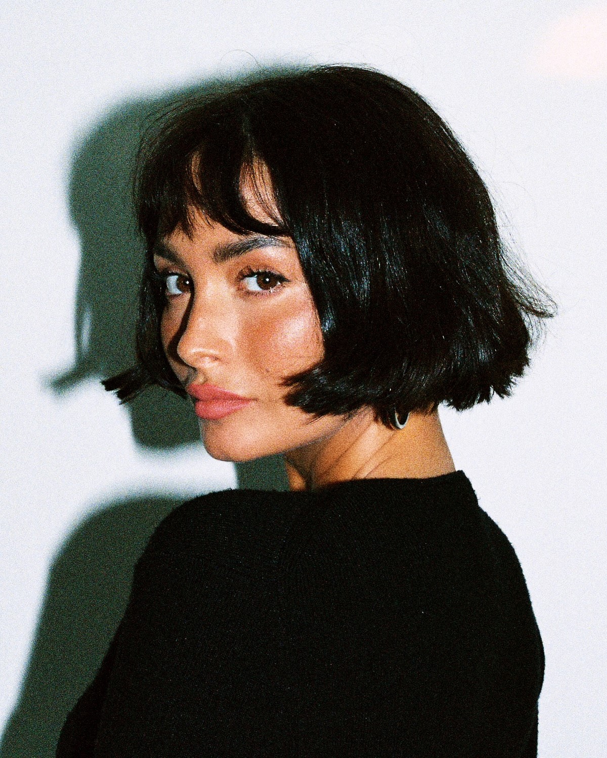 Что в прическе делает образ неухоженным