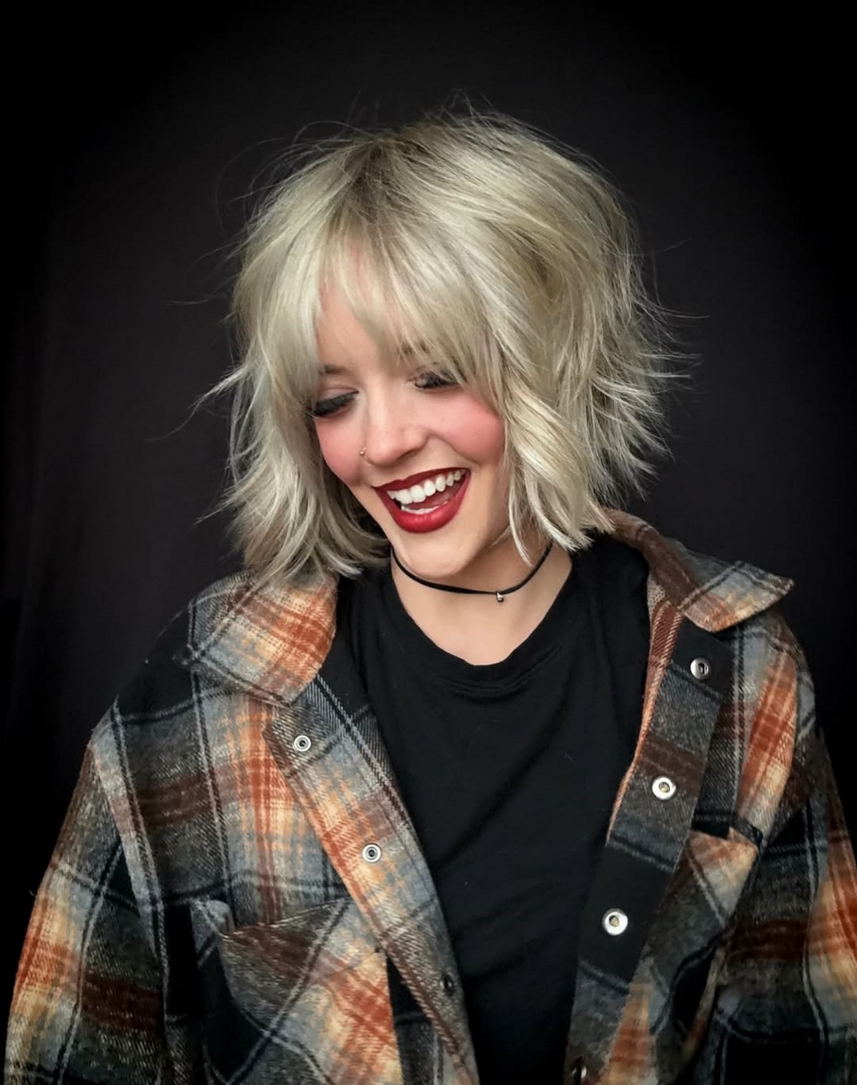 Что в прическе делает образ неухоженным