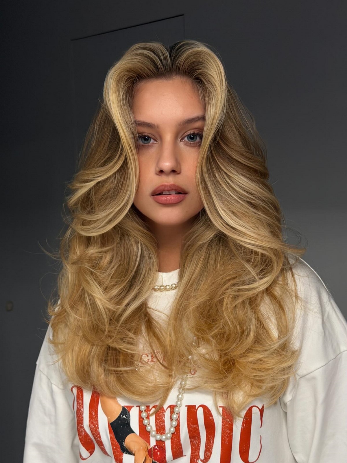 Что в прическе делает образ неухоженным