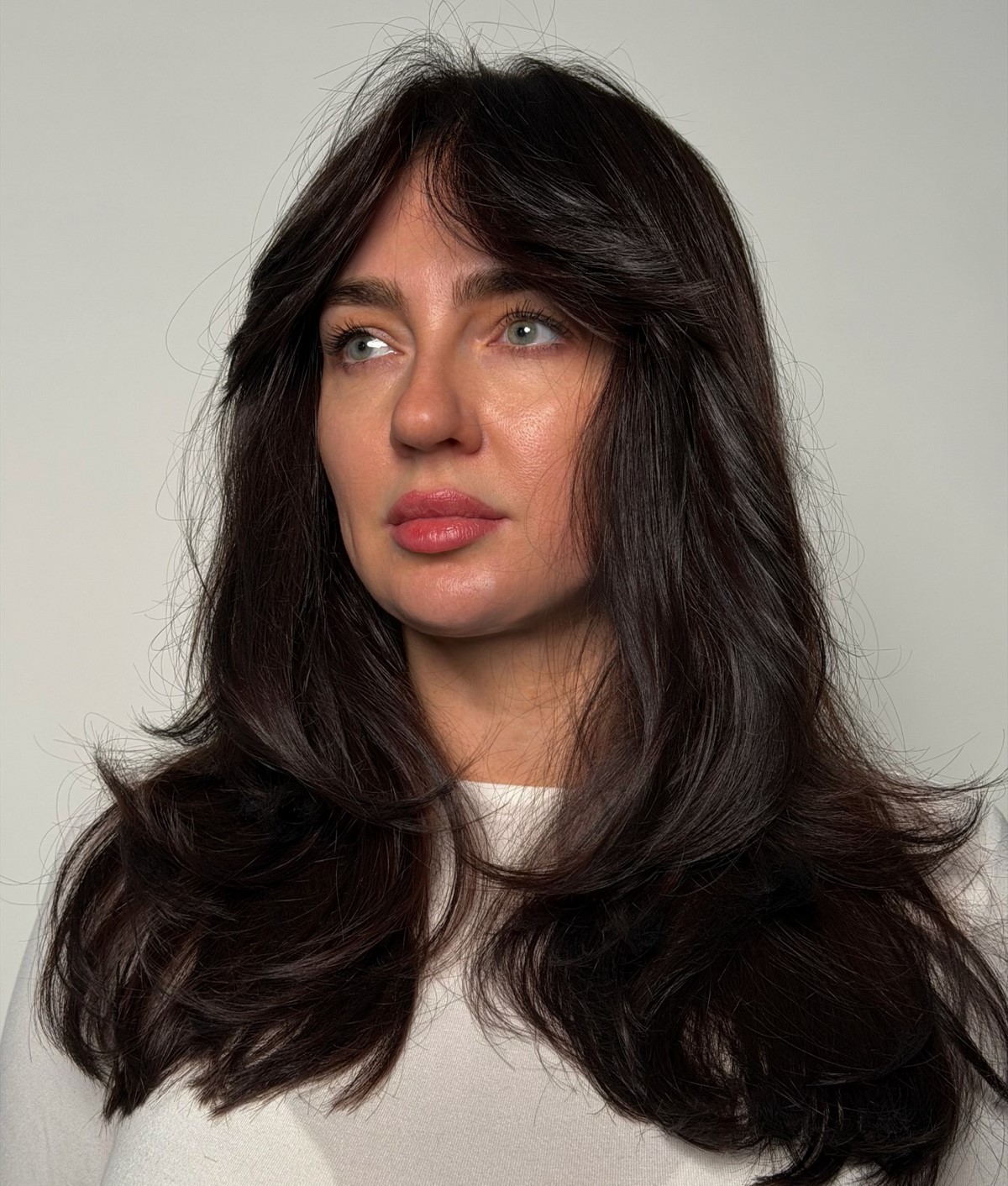 Что в прическе делает образ неухоженным