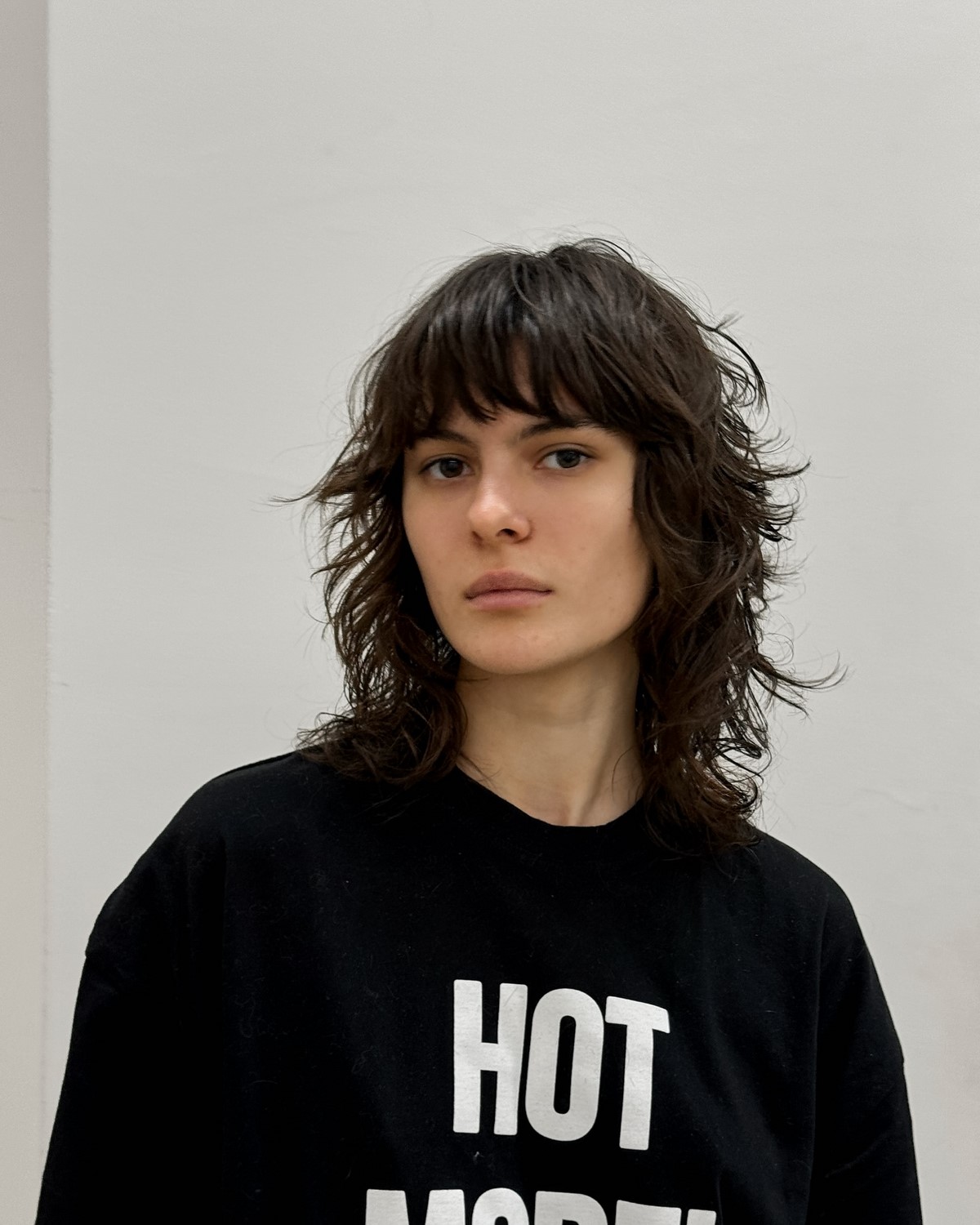 Что в прическе делает образ неухоженным