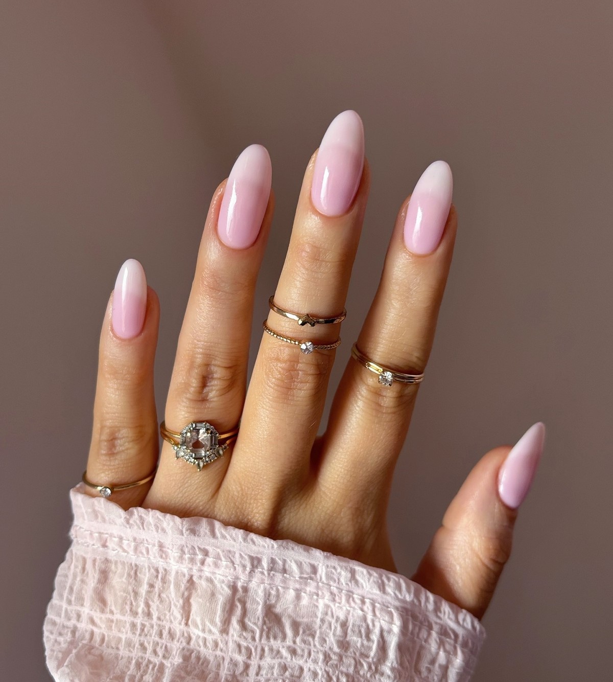 Этот эффект в маникюре делает руки ухоженными — но его почти не видно