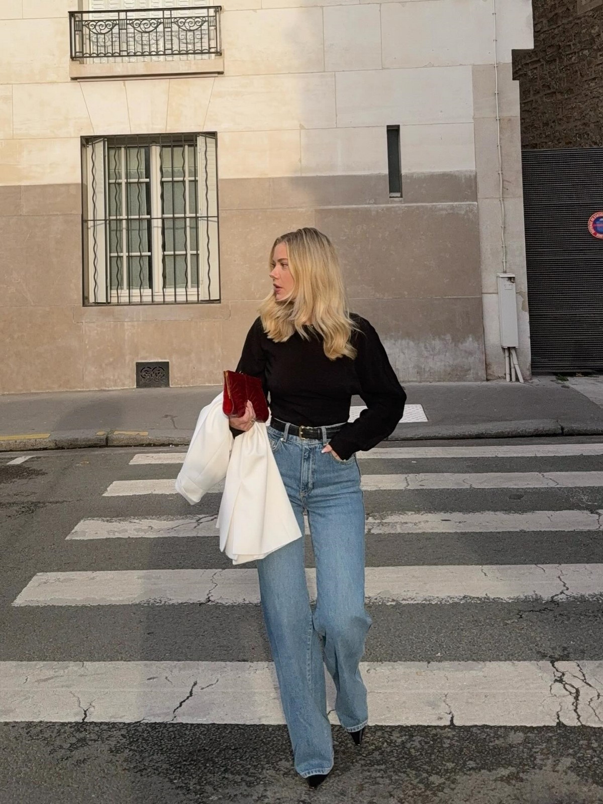 Этот цвет в одежде делает образ аккуратнее без усилий