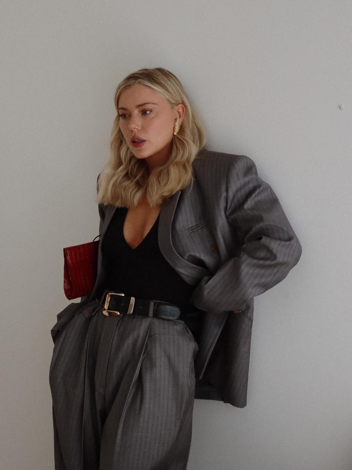 Этот цвет в одежде делает образ аккуратнее без усилий