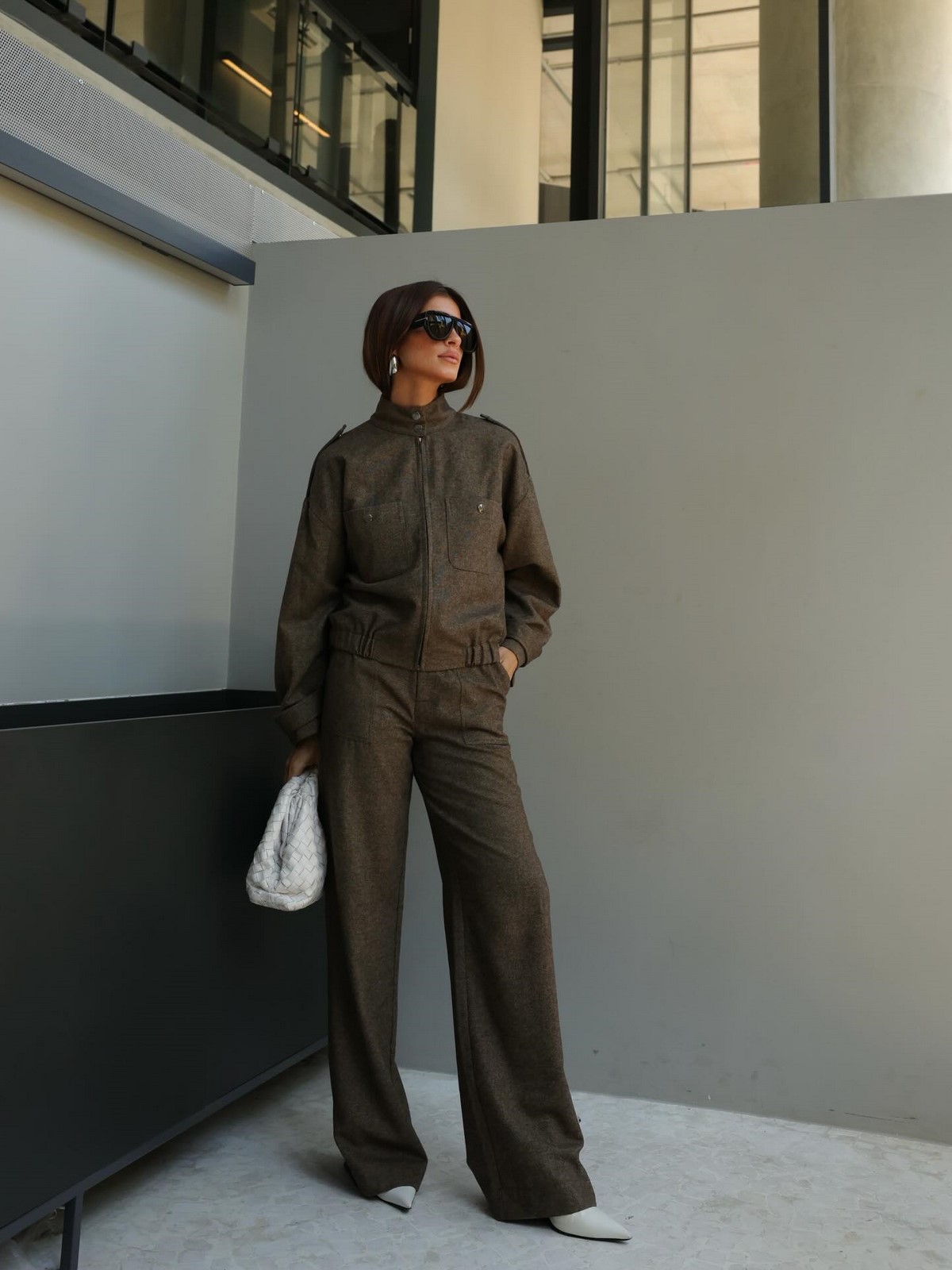 Этот цвет в одежде делает образ аккуратнее без усилий