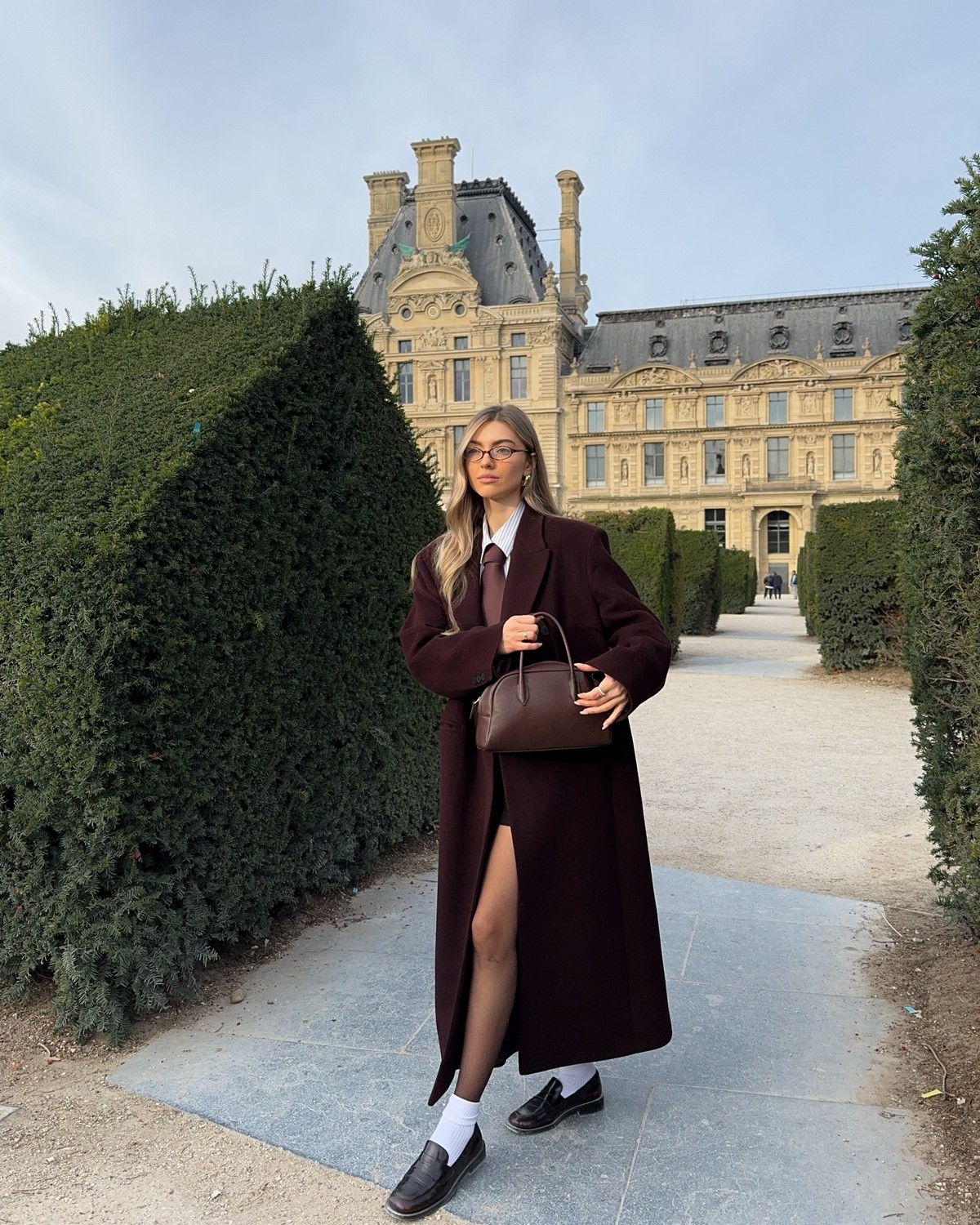 Этот цвет в одежде делает образ аккуратнее без усилий