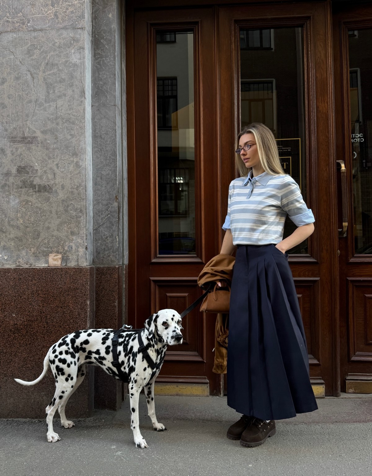 Этот цвет в одежде делает образ аккуратнее без усилий