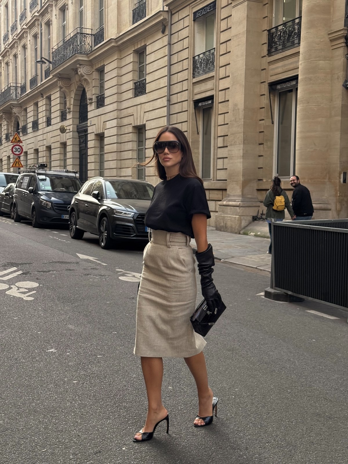 Этот цвет в одежде делает образ аккуратнее без усилий